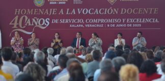 Asiste presidenta del Congreso a homenaje a la vocación docente.