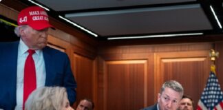 Trump cambia de parecer y acepta que un cambio de régimen en Irán podría darse.