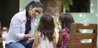 «Cuando te expulsan de tu tierra por valiente, te reinventas o te sometes al silencio»: La poesía de Lydia Cacho.