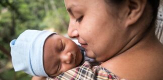 Las barreras económicas y sociales desalientan la fertilidad en América Latina.