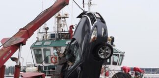 Identifican a la pareja fallecida al caer su auto al mar en Veracruz .