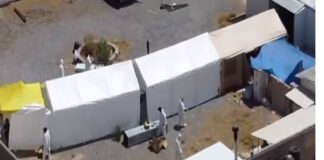 Colectivos denuncian negligencia tras hallazgo de 383 cuerpos sin incinerar en crematorio de Ciudad Juárez.