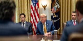 Donald Trump amaga con poner aranceles del 200 por ciento a importaciones farmaceútica