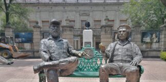 CDMX: “estuatuas” y “menumentos”.