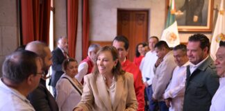 Gobernadora Rocío Nahle sostiene encuentro con alcaldes electos del PRI.