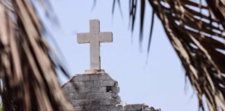 Papa León XIV llama a alto al fuego tras ataque de Israel a Iglesia de la Sagrada Familia en Gaza.