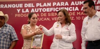 Aclaramos… Nahle sí fue al sur del estado y entregó tractores.