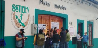 Toman instalaciones del SSTEEV para exigir pago de pólizas y pensiones de jubilados.