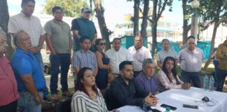 Plantean taxistas tarifa mínima de 42.50 pesos, taxímetro y una App de gobierno