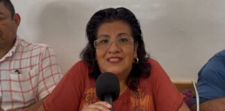 Taxistas de Xalapa, decepcionados del ajuste de tarifas de taxi.