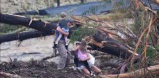 Reportan más de 40 personas fallecidas por crecida del Río Guadalupe en Texas.