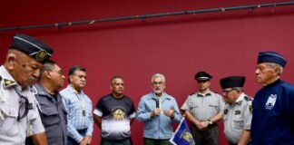 Convive Alberto Islas con integrantes del Pentathlón Militarizado.