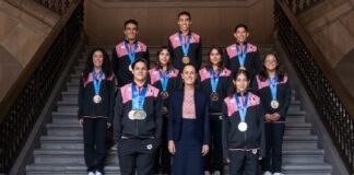 Presidenta recibió a las y los nueve atletas medallistas en Mundial de Deportes Acuáticos Singapur 2025