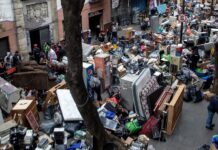 Desalojos arbitrarios vacían el Centro de la Ciudad de México.