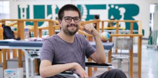 Paciente con hemiplejia logra recuperar movilidad gracias a rehabilitación intensiva del IMSS