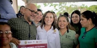 Escuelas de Veracruz reciben apoyo histórico en infraestructura y mobiliario.