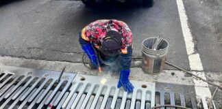 #Xalapa: Reparan rejilla del Puente Bicentenario .