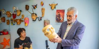 Visita Alberto Islas el Taller de Arte Popular .