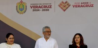 Asiste Alcalde Alberto Islas a desfile de la Independencia.