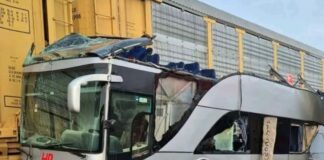 Detienen al conductor del autobús arrollado por tren en Atlacomulco.