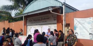 Exigen destitución del director y una maestra de primaria Benito Juárez