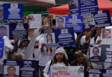 Protestan en Glorieta de las y los Desparecidos ante desprotección del Estado mexicano .