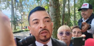 Gómez Cazarín revira a Emilio Olvera candidato perdedor de MC en Poza Rica.