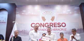 Celebra diputado 45 aniversario de la Universidad Pedagógica Veracruzana.