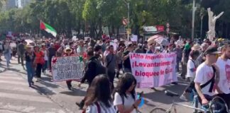 Protestan en Ciudad de México contra acciones del gobierno de Israel en Gaza.