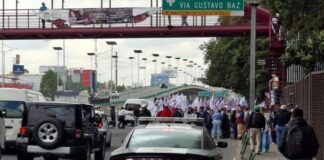 #CDMX: Marchan en Periférico Norte en apoyo a víctima de violencia .