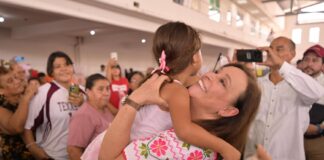 Con la entrega de apoyos, el dinero del pueblo regresa al pueblo: Rocío Nahle .