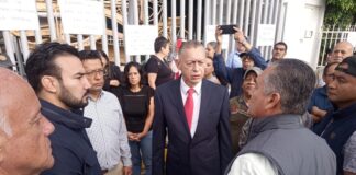Trabajadores toman instalaciones de SIOP por violaciones a sus derechos laborales.