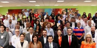 SS reconoce a familias que compartieron esperanza a través del trasplante .