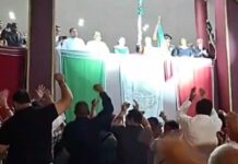 Manifestaciones de rechazo en Grito de Poza Rica marcan la última participación del alcalde Fernando Remes