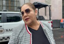 SEV llama a escuelas a reforzar protocolos ante supuestas amenazas en redes.