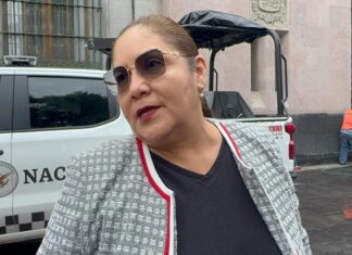 SEV llama a escuelas a reforzar protocolos ante supuestas amenazas en redes.