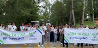 Red UV se planta en rectoría en contra de extensión otorgada a Martin Aguilar.