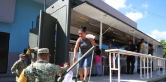 Gobierno de Veracruz entrega comida caliente en cada hogar afectado en Álamo