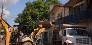 Nos animan y hacen sentir que no estamos solos: vecinos de Álamo destacan labores de limpieza