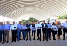 Entrega Alberto Islas domo en telesecundaria de El Tronconal .