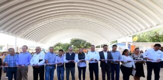 Entrega Alberto Islas domo en telesecundaria de El Tronconal .
