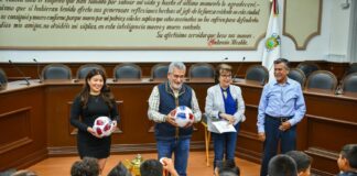 Recibe Alberto Islas a Selección de Futbol Infantil de Xalapa