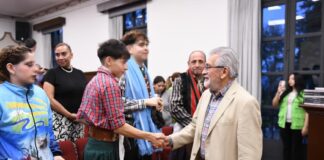 Recibe Alberto Islas a grupo de danza de Argentina.