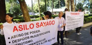 Exigen reinstalación y derechos laborales trabajadores despedidos del asilo Sayago en Veracruz.