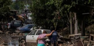 Superar la infodemia y reconstruir con solidaridad .