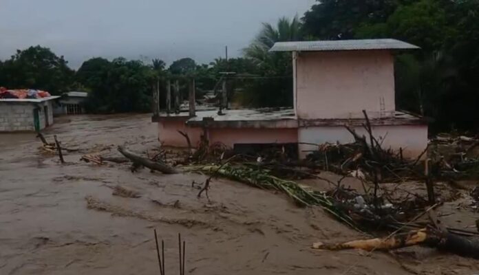 Rio Pantepec inunda Poza Rica