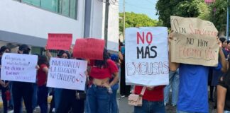 Estudiantes de escuela de Estudios Aeronáuticos de Veracruz protestaron por estas razones