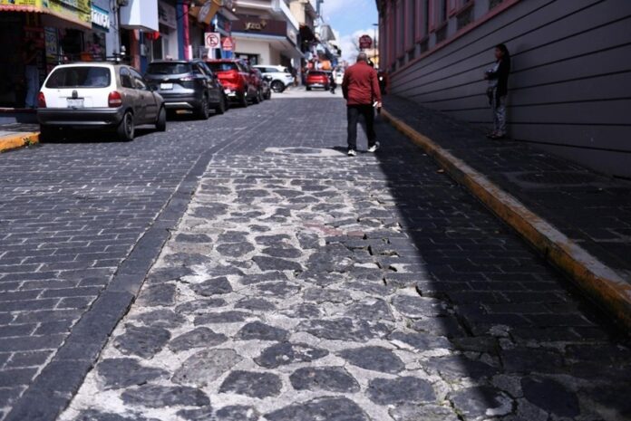 calzada de piedra de la calle Revolución