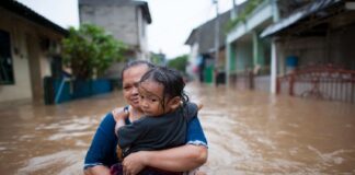 Huracán Melissa impacta al Caribe, amenaza sistema de salud en pediatría y maternidad.