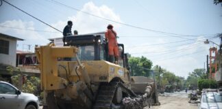 Gobierno y sector privado suman maquinaria para rehabilitar caminos en la zona norte